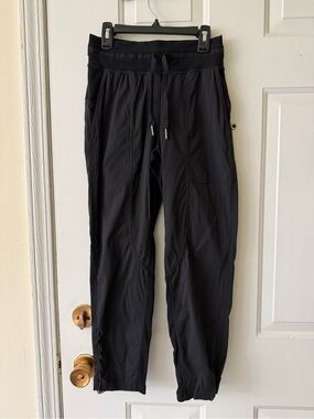 Lululemon Dance Studio Crop Pants Black Women’s Size 2 Unlined Pockets